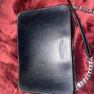 Micheal Kors crossbodyyy‼️‼️